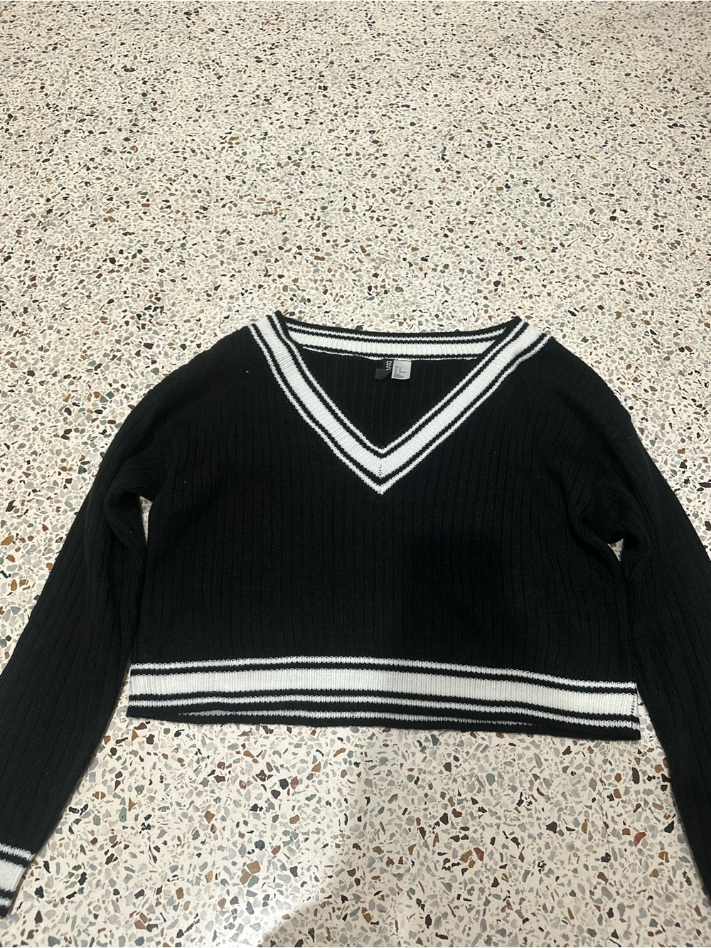 H&M Black V-Neck Cropped Sweater with White Striped Trim